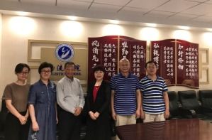 香港物資采購(gòu)與供銷(xiāo)學(xué)會(huì)會(huì)長(zhǎng)吳惠群蒞臨我校指導(dǎo)采購(gòu)管理專業(yè)IFPSM國(guó)際認(rèn)證工作